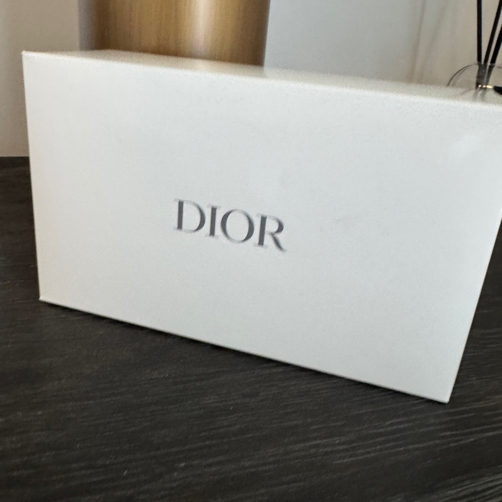 New! Dior Cosmetic Makeup Red Velvet Pouch 
Red ~ - Picture 9 of 9